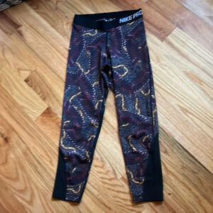 Women’s Nike Pro DRI-Fit Feather Printed Cropped Leggings; Small
